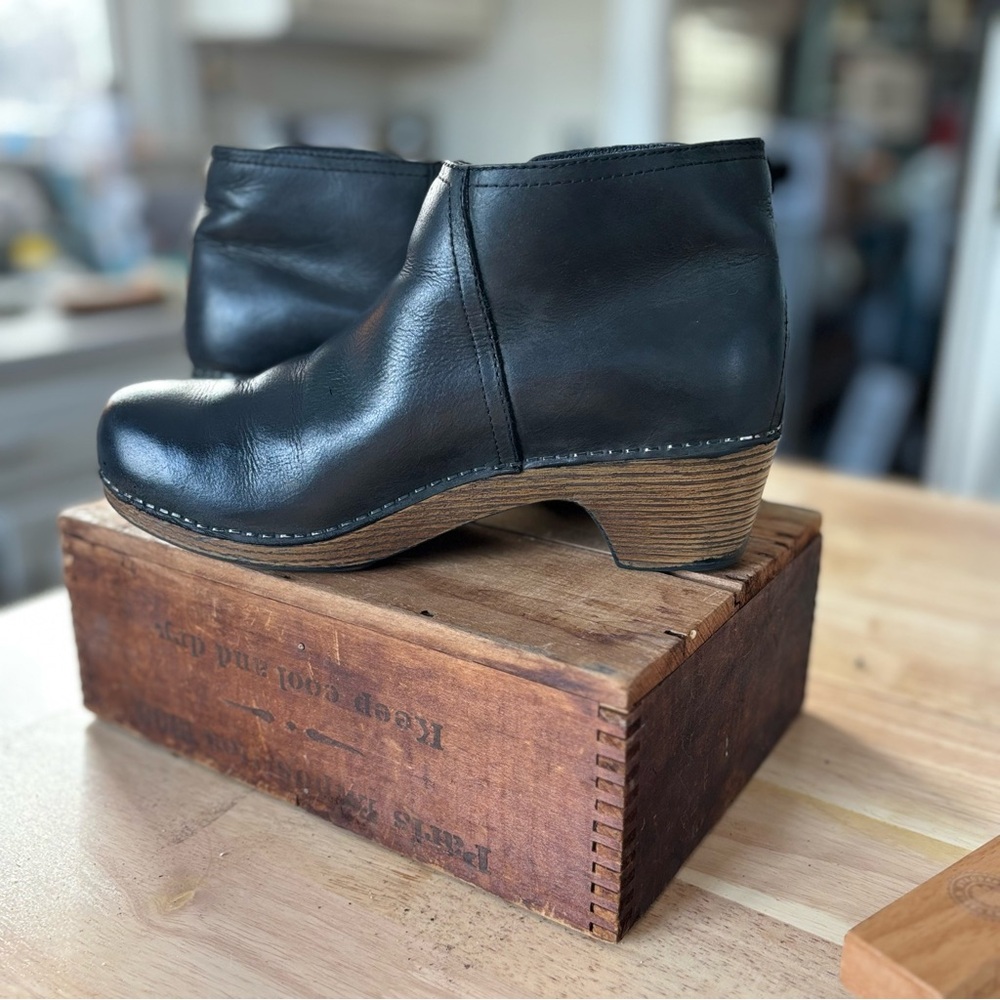 Dansko Lizanne ankle boots